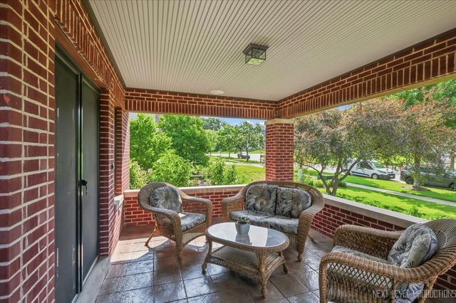 627 Ritter Drive, Batavia, IL 60510