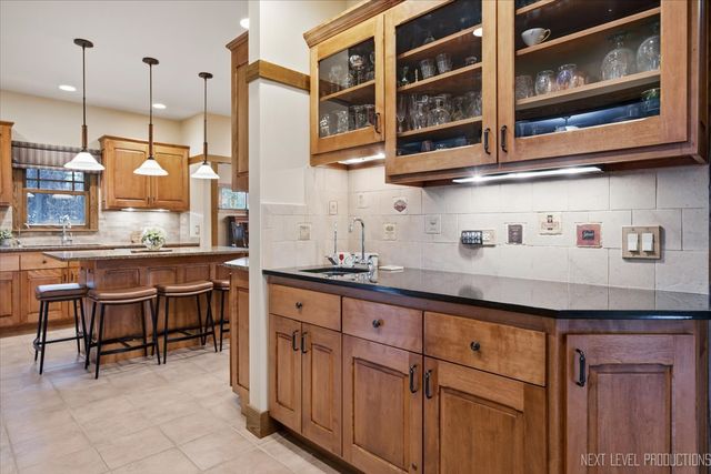 627 Ritter Drive, Batavia, IL 60510