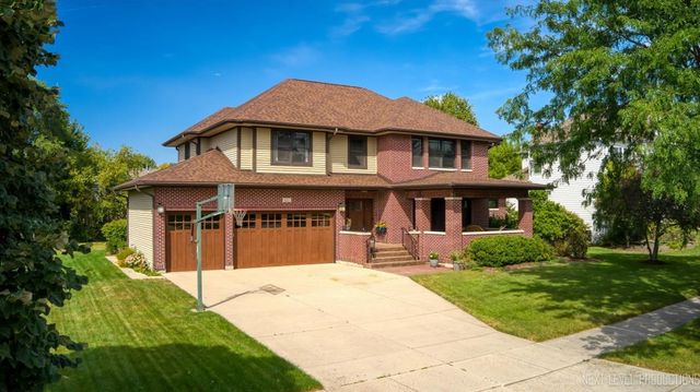 627 Ritter Drive, Batavia, IL 60510