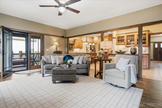 627 Ritter Drive, Batavia, IL 60510