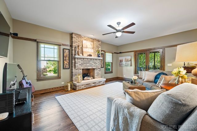 627 Ritter Drive, Batavia, IL 60510