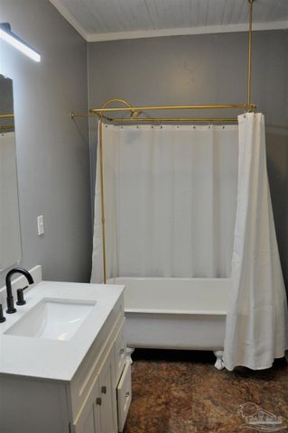 4600 Forsyth St, Bagdad, FL 32583