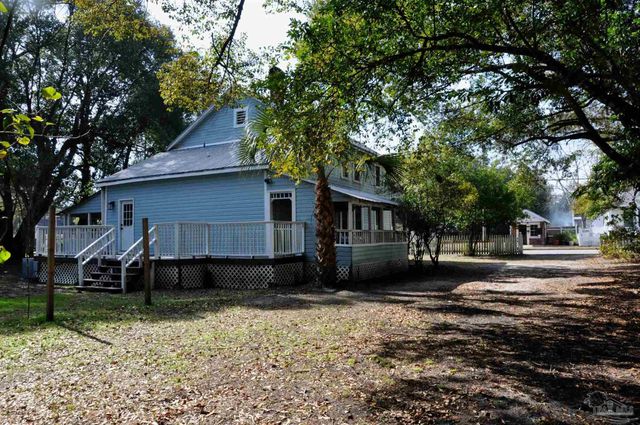 4600 Forsyth St, Bagdad, FL 32583