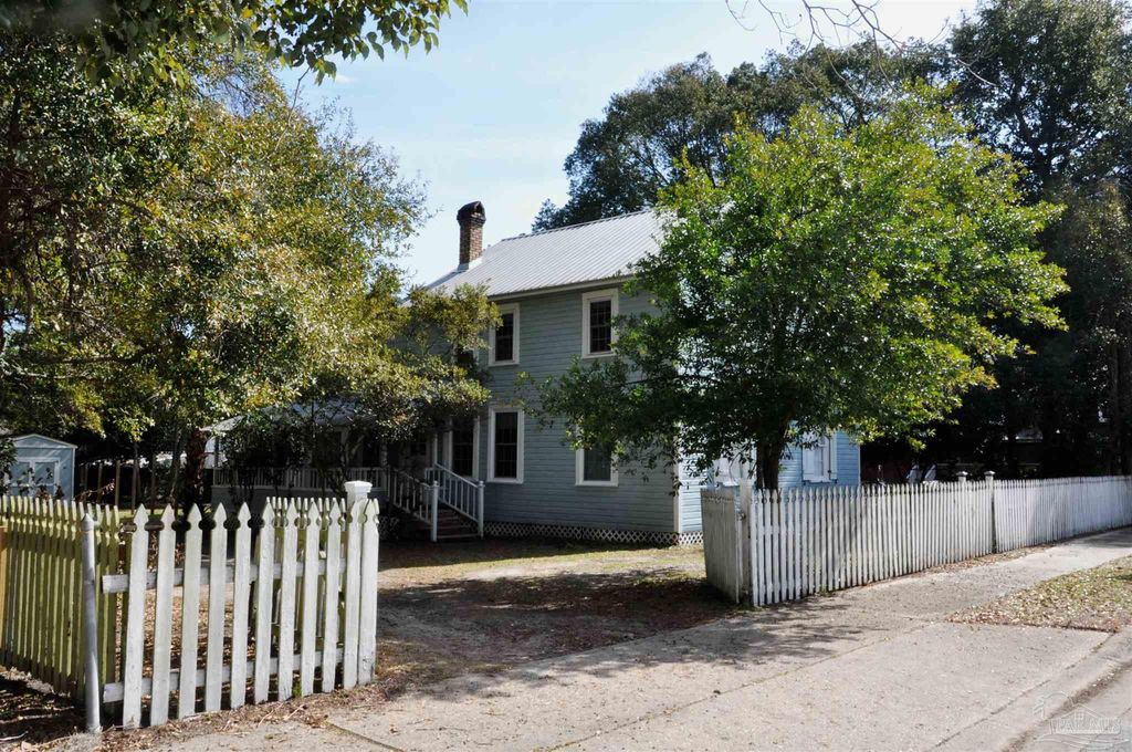 4600 Forsyth St, Bagdad, FL 32583