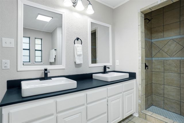 8624 Crestview, North Richland Hills, TX 76182