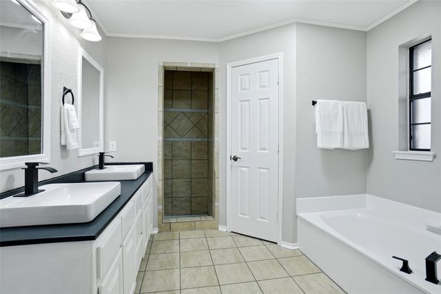8624 Crestview, North Richland Hills, TX 76182