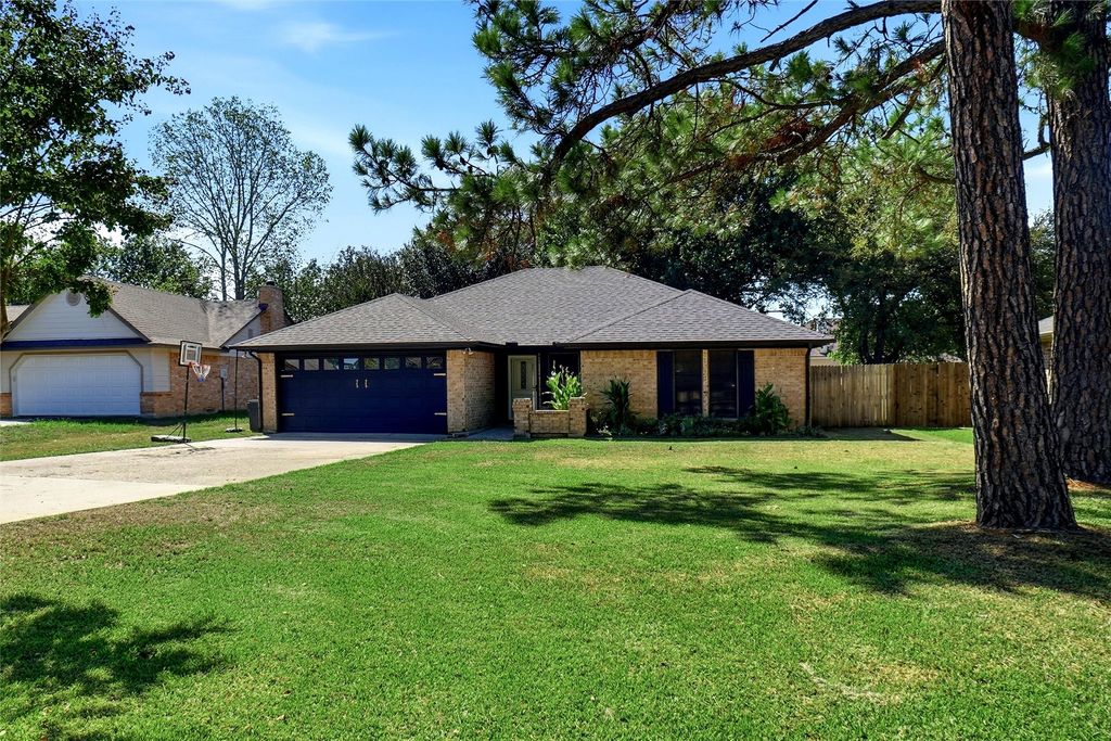 8624 Crestview, North Richland Hills, TX 76182