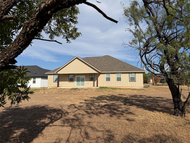 219 Lakeshore Drive, Runaway Bay, TX 76426