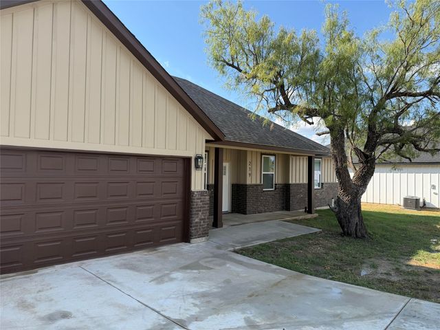 219 Lakeshore Drive, Runaway Bay, TX 76426