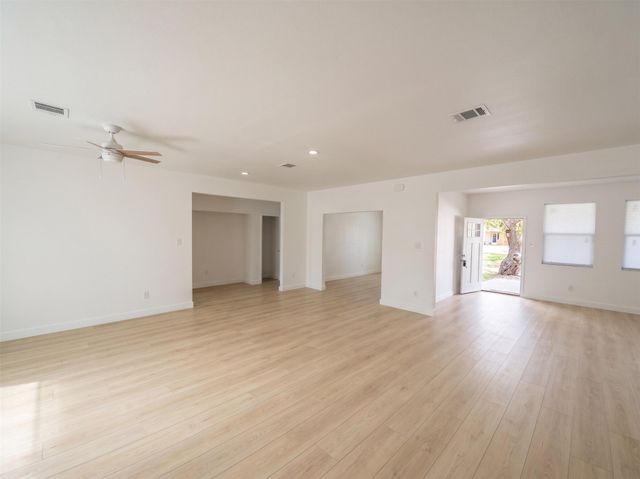 219 Lakeshore Drive, Runaway Bay, TX 76426