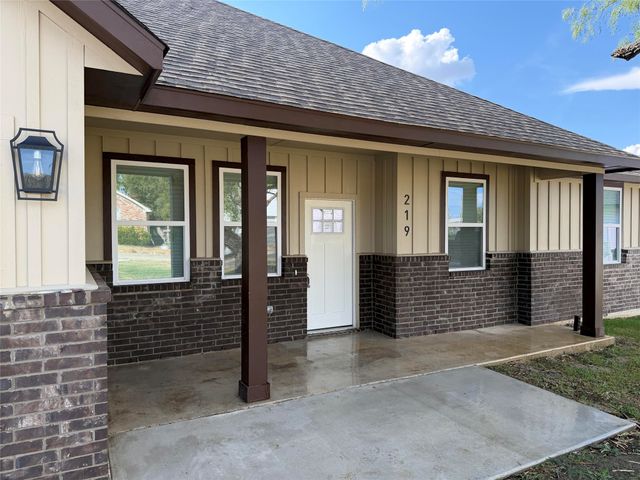 219 Lakeshore Drive, Runaway Bay, TX 76426