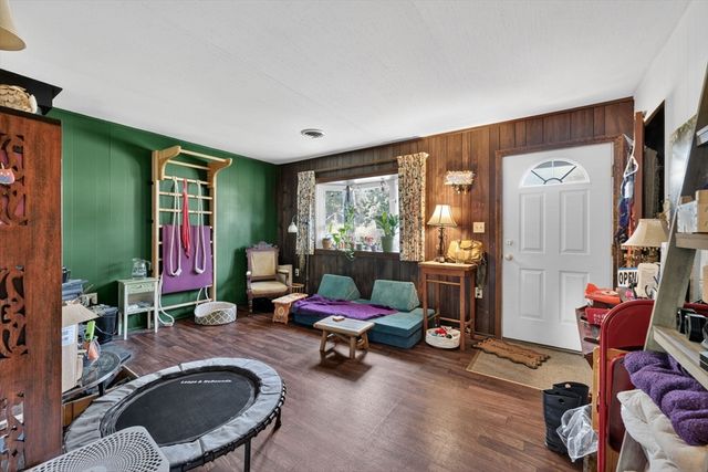 13 Drewsen Dr, Northampton, MA 01062