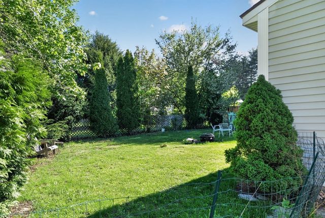13 Drewsen Dr, Northampton, MA 01062