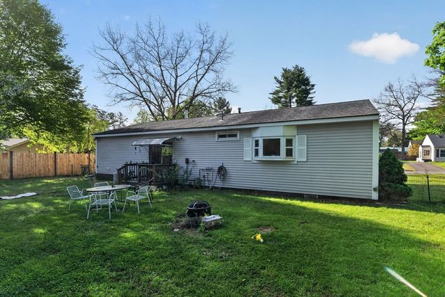 13 Drewsen Dr, Northampton, MA 01062