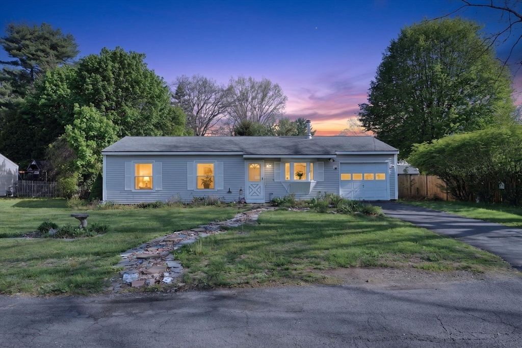 13 Drewsen Dr, Northampton, MA 01062
