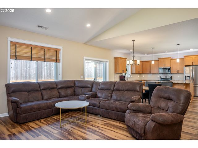 467 E JOHNSON St, Carlton, OR 97111