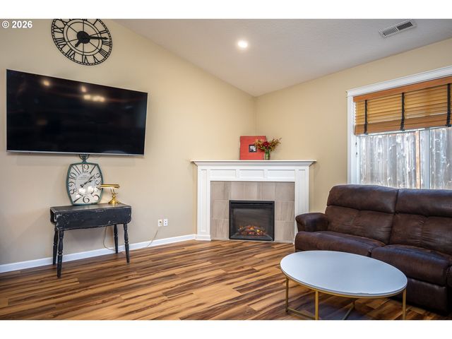 467 E JOHNSON St, Carlton, OR 97111