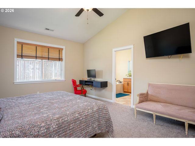 467 E JOHNSON St, Carlton, OR 97111
