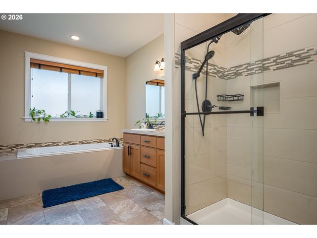 467 E JOHNSON St, Carlton, OR 97111