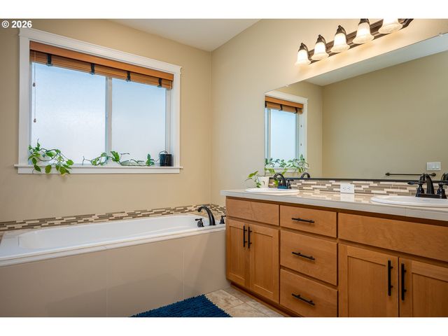 467 E JOHNSON St, Carlton, OR 97111