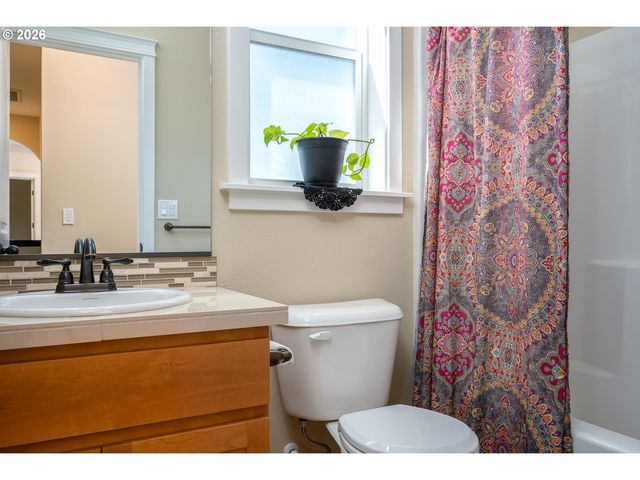467 E JOHNSON St, Carlton, OR 97111
