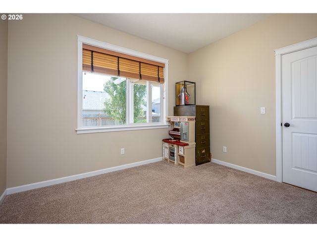 467 E JOHNSON St, Carlton, OR 97111