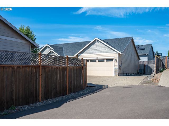 467 E JOHNSON St, Carlton, OR 97111