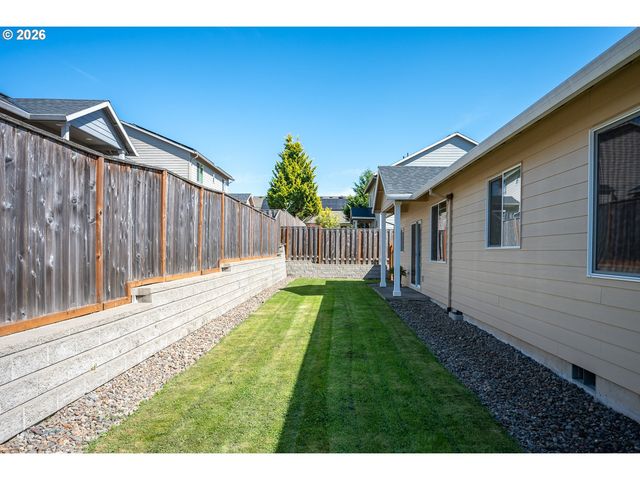 467 E JOHNSON St, Carlton, OR 97111
