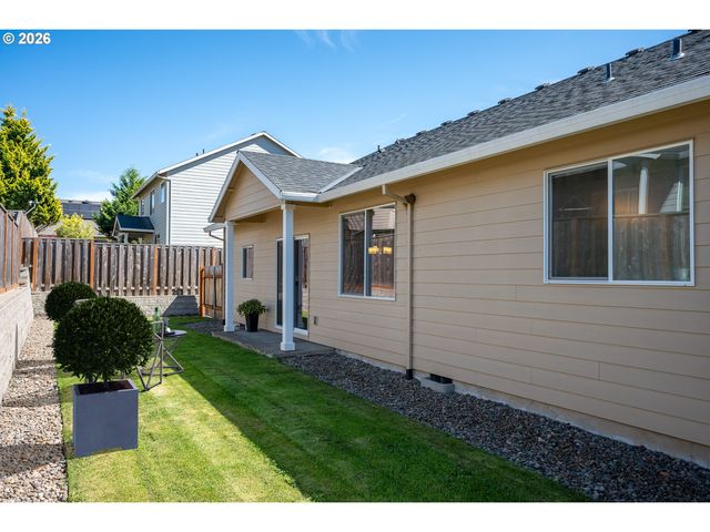 467 E JOHNSON St, Carlton, OR 97111