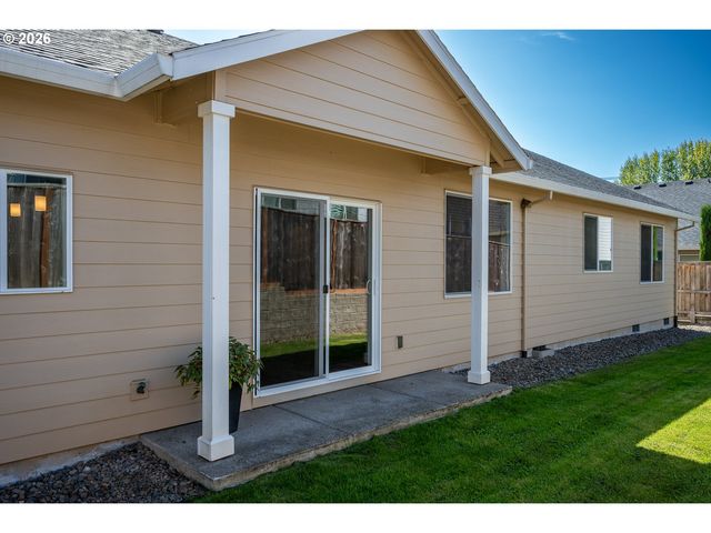 467 E JOHNSON St, Carlton, OR 97111