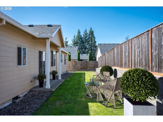 467 E JOHNSON St, Carlton, OR 97111