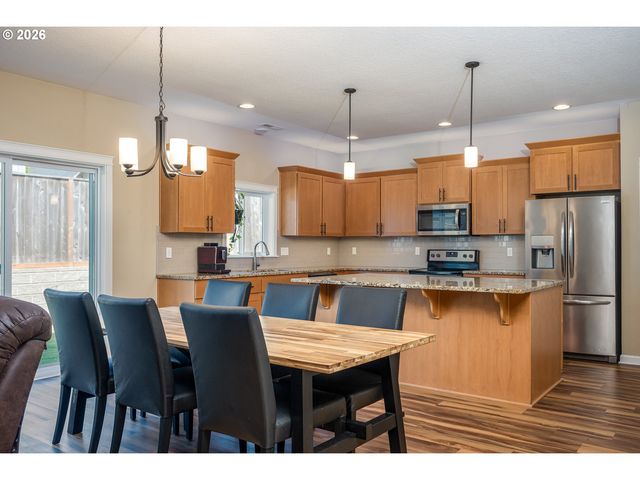 467 E JOHNSON St, Carlton, OR 97111