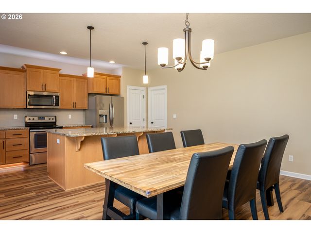 467 E JOHNSON St, Carlton, OR 97111