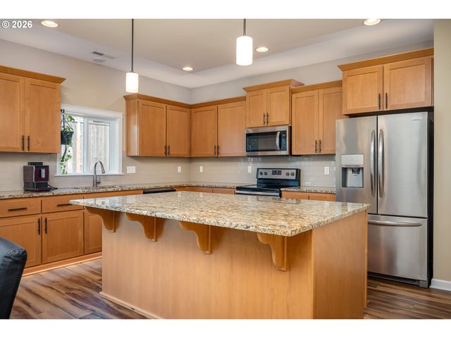 467 E JOHNSON St, Carlton, OR 97111