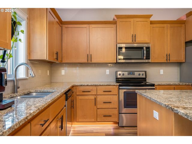 467 E JOHNSON St, Carlton, OR 97111