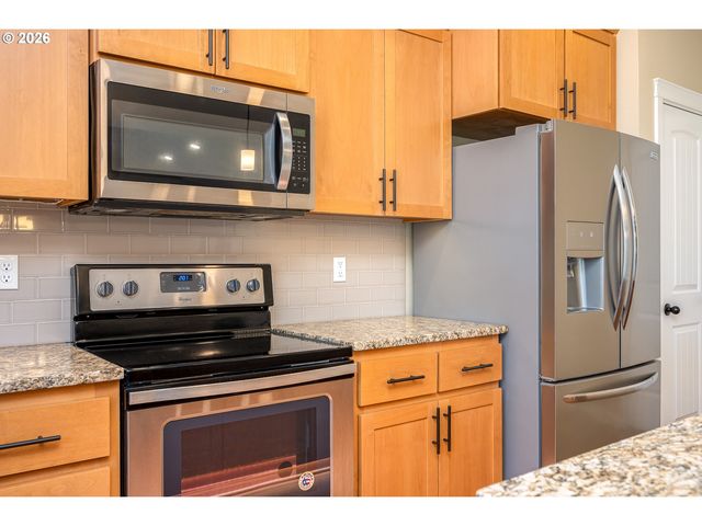 467 E JOHNSON St, Carlton, OR 97111