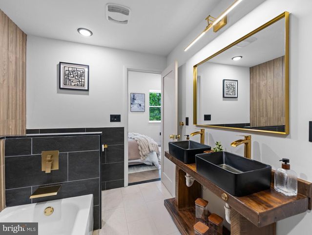 2339 S BUCKNELL ST, Philadelphia, PA 19145
