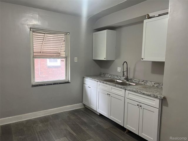 11851 College Street, Detroit, MI 48205