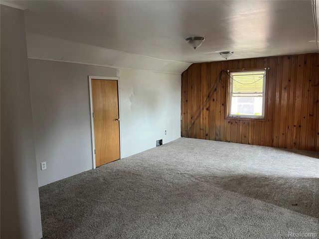 11851 College Street, Detroit, MI 48205