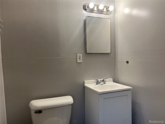 11851 College Street, Detroit, MI 48205