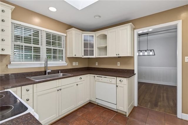 3301 Brookside LN, Portsmouth, VA 23703
