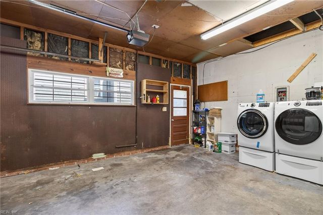 3301 Brookside LN, Portsmouth, VA 23703