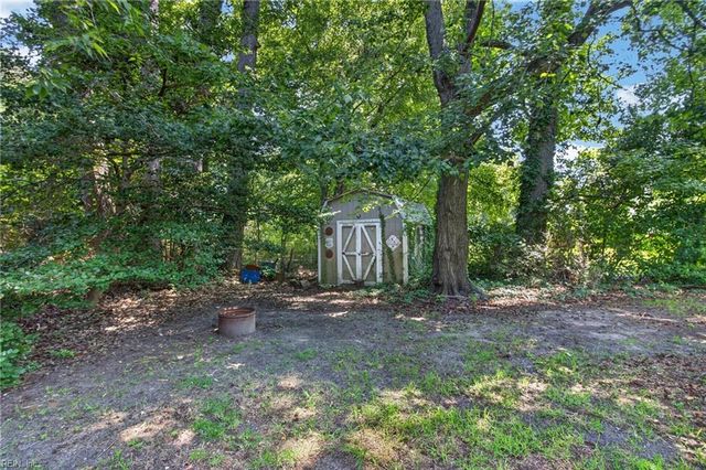 3301 Brookside LN, Portsmouth, VA 23703