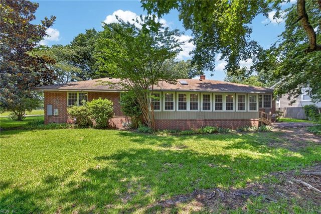 3301 Brookside LN, Portsmouth, VA 23703
