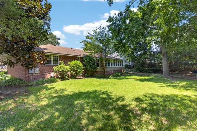 3301 Brookside LN, Portsmouth, VA 23703