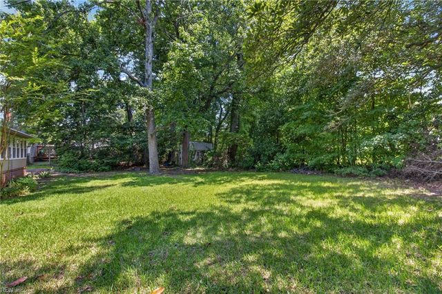3301 Brookside LN, Portsmouth, VA 23703