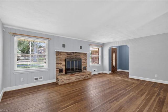 3301 Brookside LN, Portsmouth, VA 23703