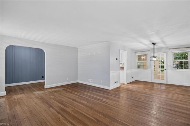 3301 Brookside LN, Portsmouth, VA 23703