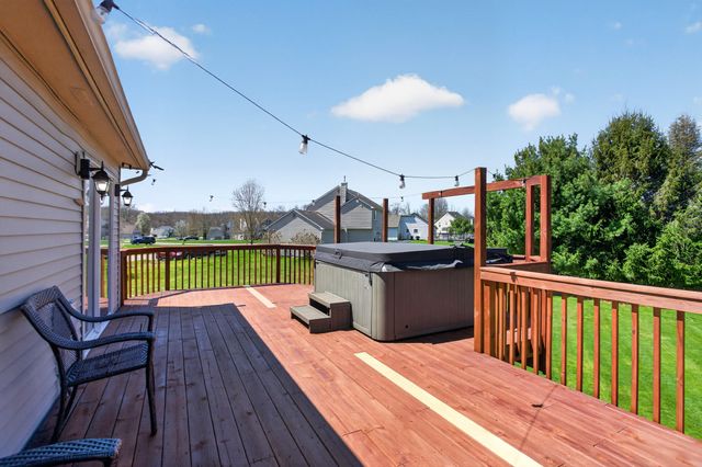 11437 Saddlebrook Circle, Pinckney, MI 48169
