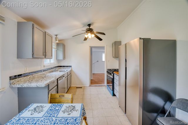 30815 Everett Street, Southfield, MI 48076
